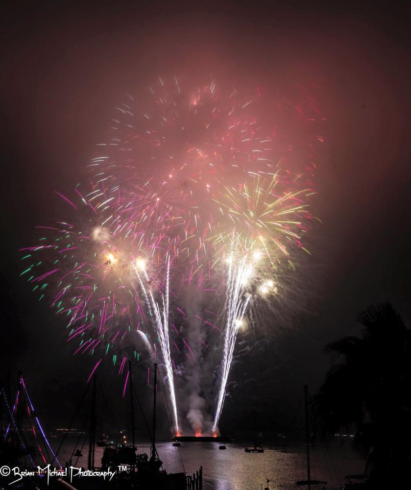 2015_apollo_beach_fireworks_show_2 circles